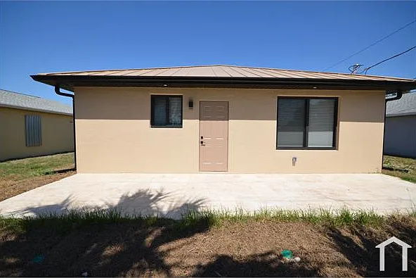 4 bed, 1979 sqft, $2,600 — Photo 3