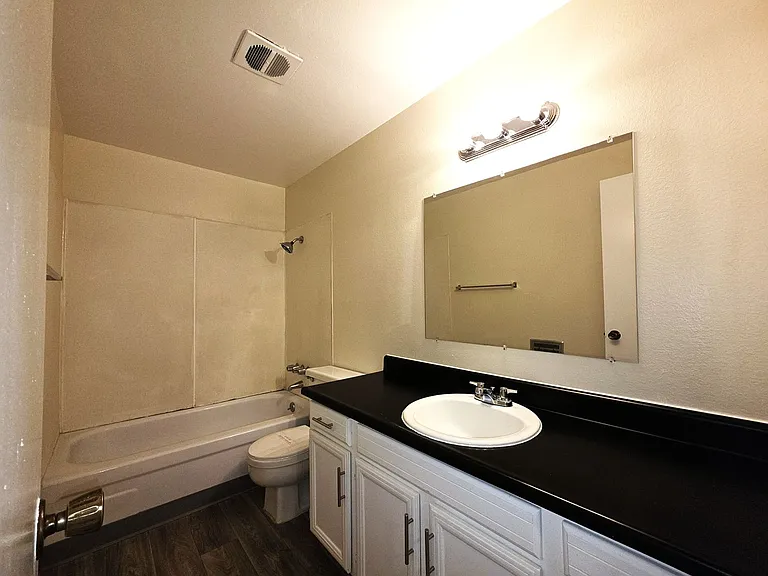 1747 London Cir — Photo 14