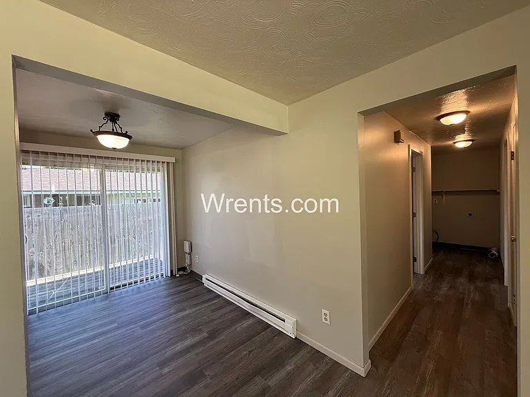 2909-2911 E Rockwell Ave — Photo 7