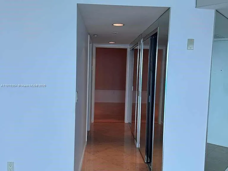 5025 Collins Ave #1602 — Photo 4