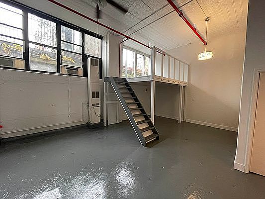 2nd image of 248 McKibbin St