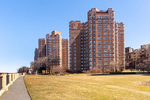 Sold by Re/Max In The City | media 43