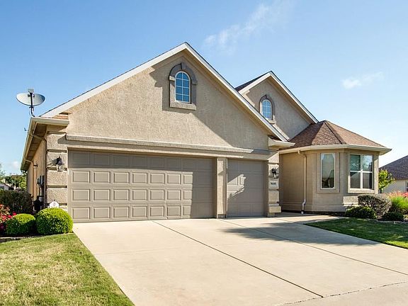 2nd image of 9600 Ravenwood Dr