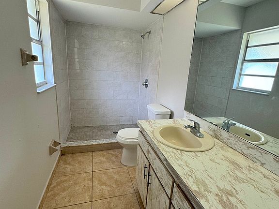 4th image of 408 Ball Ct