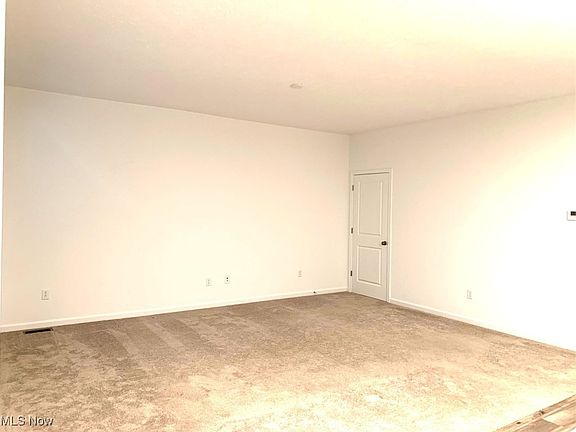 4th image of 132 Country Meadow Ln