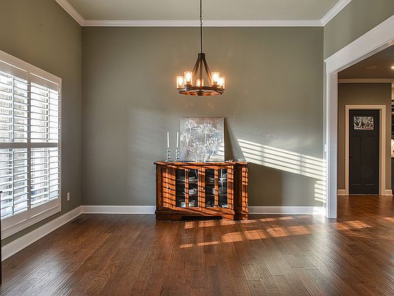 4th image of 3280 Sunburst Dr
