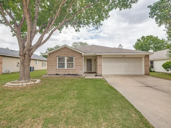 2208 Lookout Ln, Denton, TX 76207