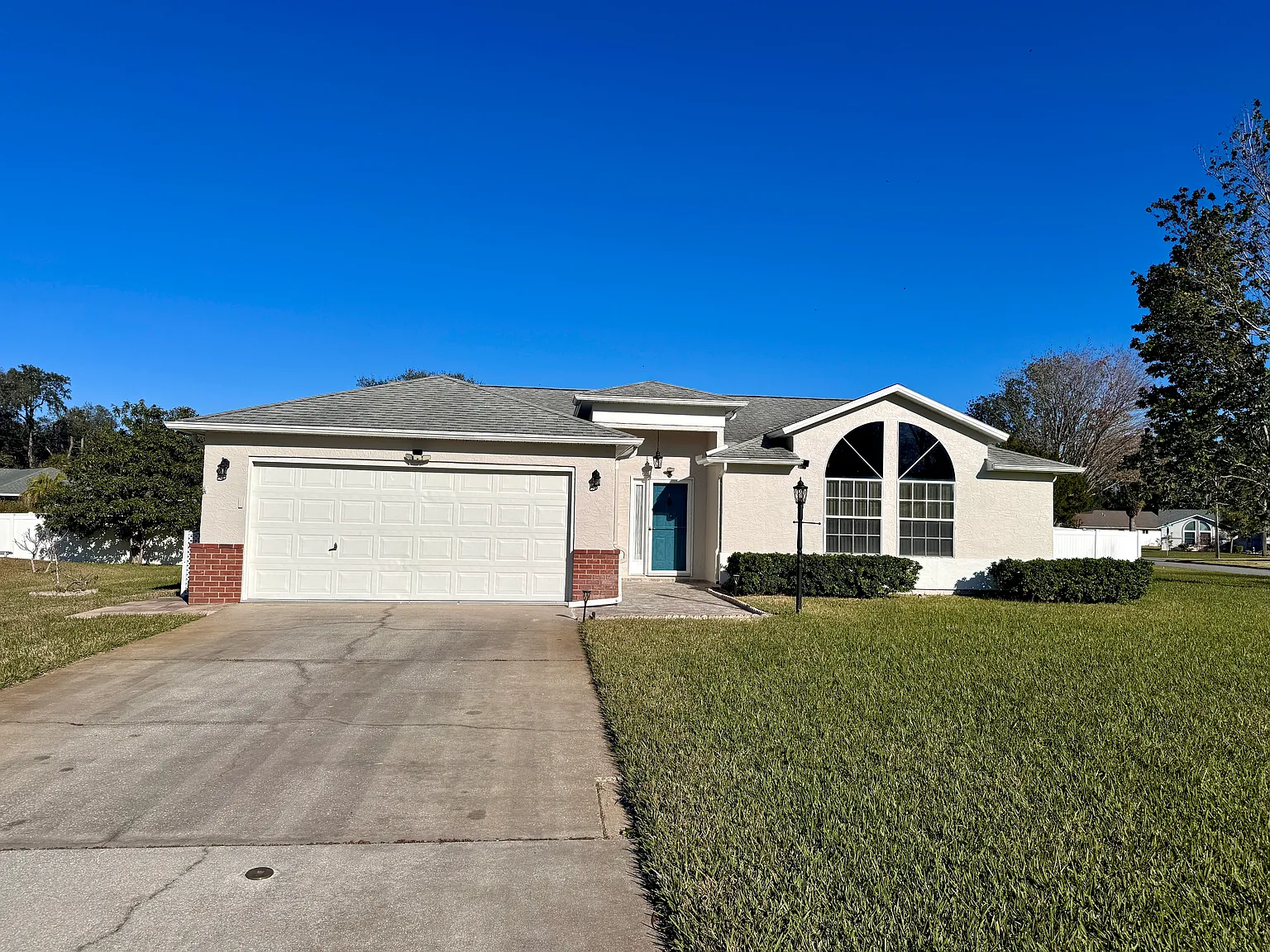 3 bed, 1596 sqft, $2,400 — Photo 1