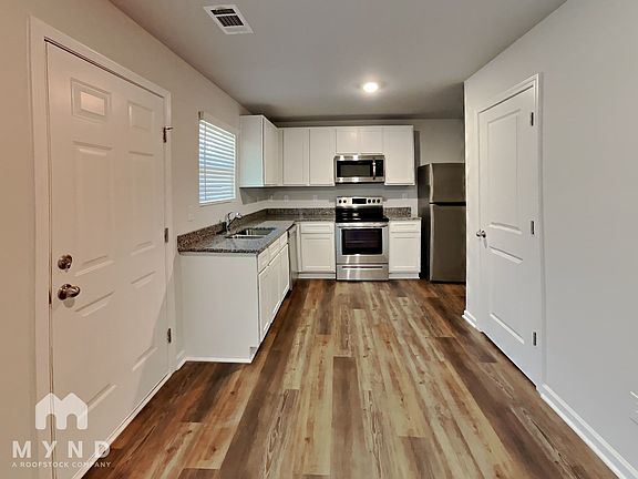 5th image of 1826 Carrington Dr