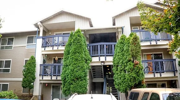 Oak Park Village Apartments — Photo 6