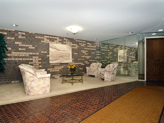 3rd image of 3300 N Carriageway Dr Unit 207