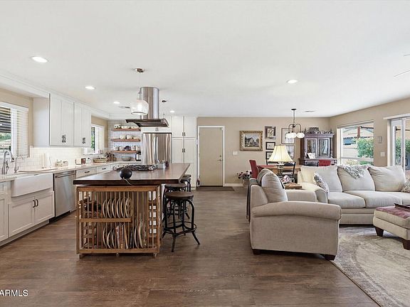 5th image of 3922 E WHITTON Avenue
