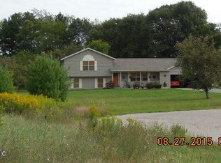 7400 Orchard View Dr NE, Rockford, MI 49341