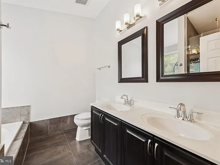 7445 Gillingham Row — Photo 15