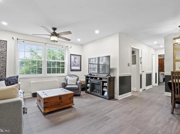 2028 N Vermont St APT 201, Arlington, VA 22207