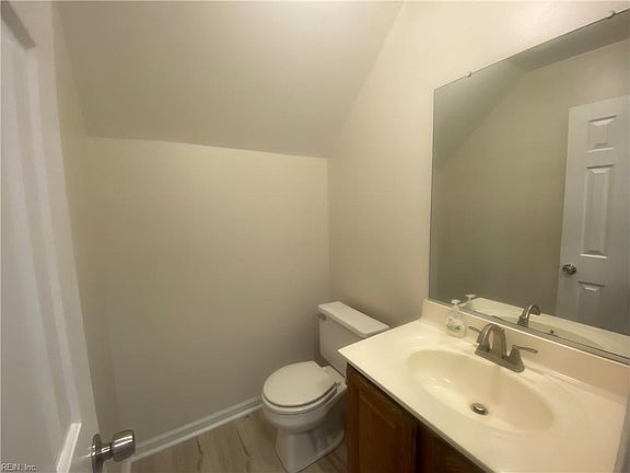 5th image of 814 McCrae Dr