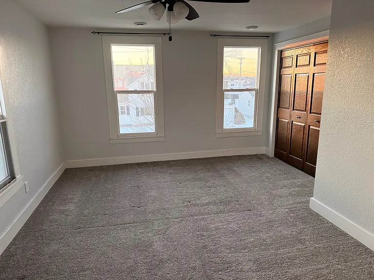 212 S Madison St — Photo 16