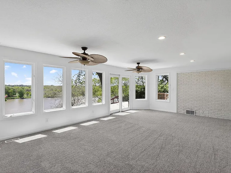 1210 River Rd — Photo 15