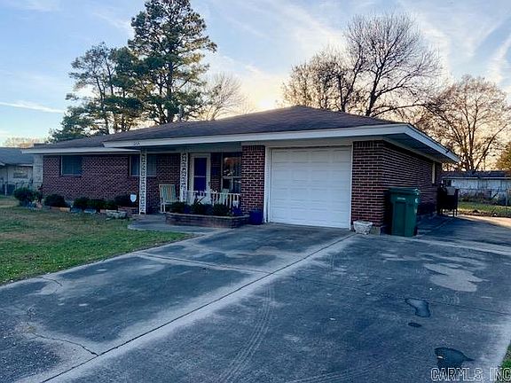 3rd image of 1204 Berkshire Dr