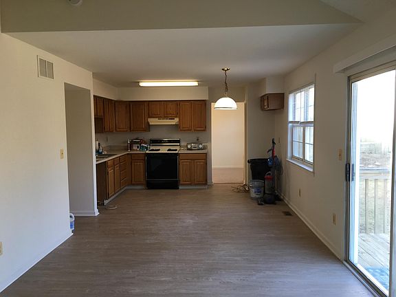 4th image of 1216 Viking Dr N