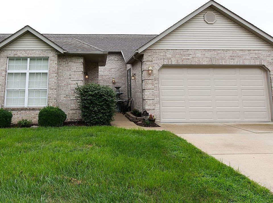 1st image of 107 Lake Hickory Cir