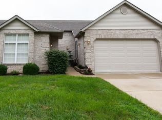107 Lake Hickory Cir, Belleville, IL 62223
