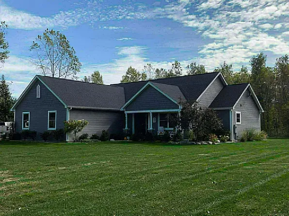 8020 Linden Dr, Almont, MI 48003