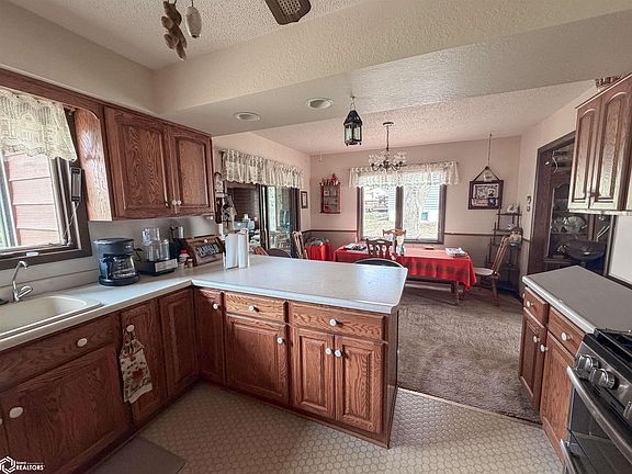 3rd image of 1665 Dorell Dr