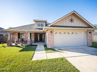 10559 Roundhill Dr, Gulfport, MS 39503