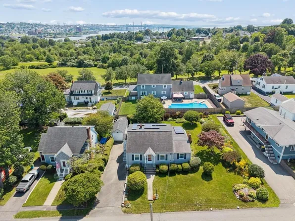 301 Westhill Ave, Somerset, MA 02726