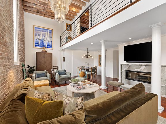 4th image of 3 Queen St APT 209