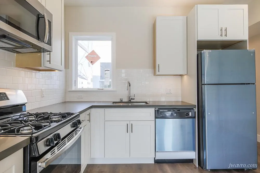 Completely Remodeled One Bed Valencia Street Apartment — Photo 1
