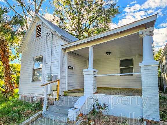 3rd image of 2013 E Columbus Dr