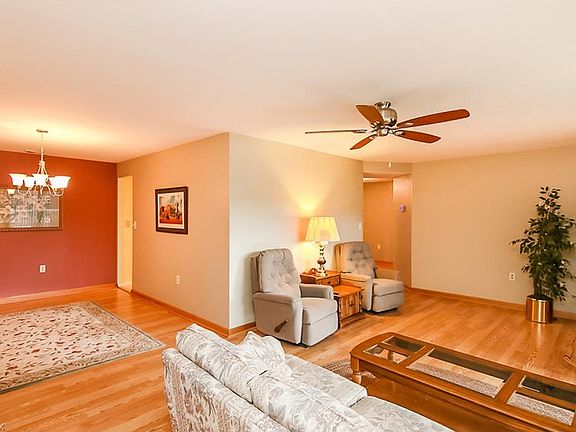 3rd image of 1931 King James Pkwy APT 105