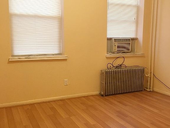 5th image of 3237 43rd St APT 1F