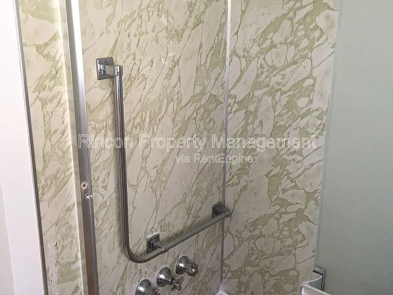 513 N North St — Photo 24