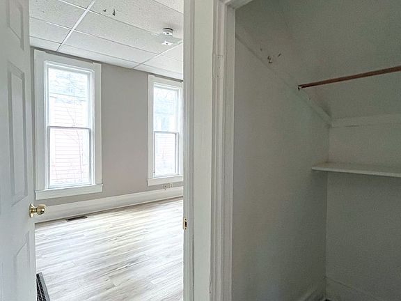 3rd image of 116 W 10th Ave