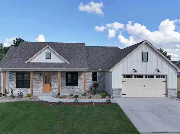 3201 Cunningham Dr, Sedalia, MO 65301