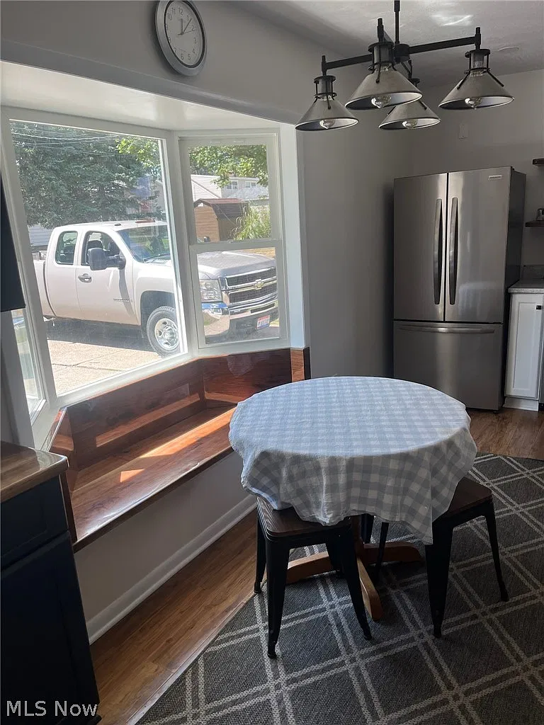 3 bed, 1.0 bath, 1056 sqft, $2,300 — Photo 3