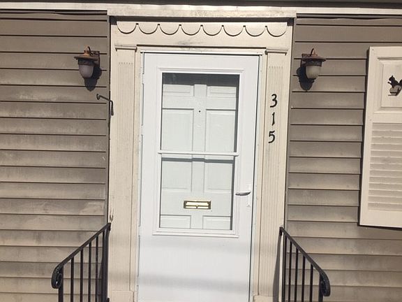 3rd image of 315 Warwick Ln