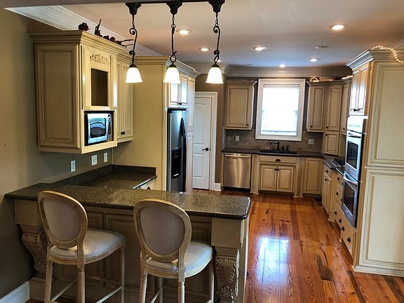 Beautiful granite counters!