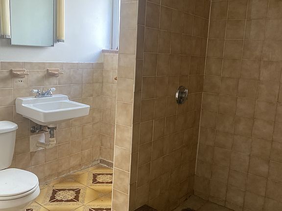 3rd image of 167 College Ave #1