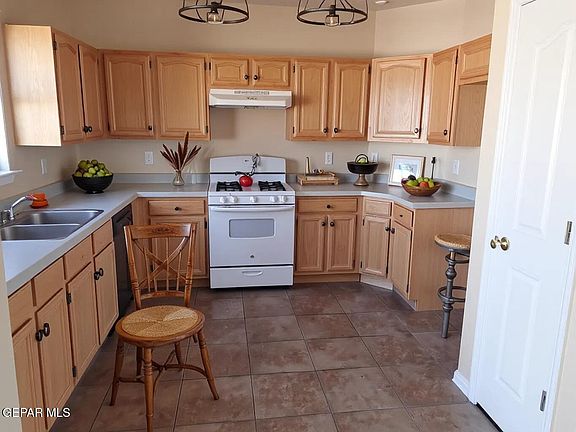 4th image of 3713 La Cuesta Dr