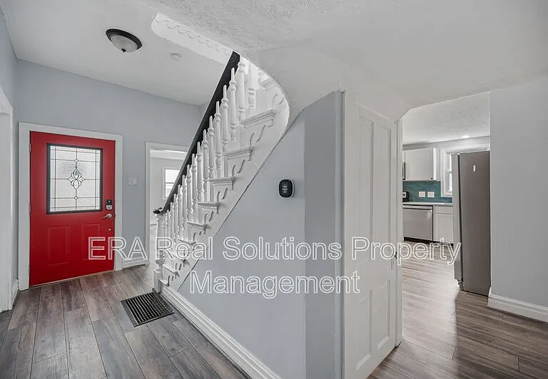 4616 Ward St — Photo 10