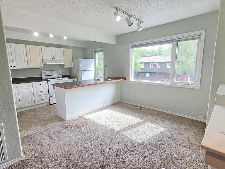 9585 Canton Loop — Photo 4