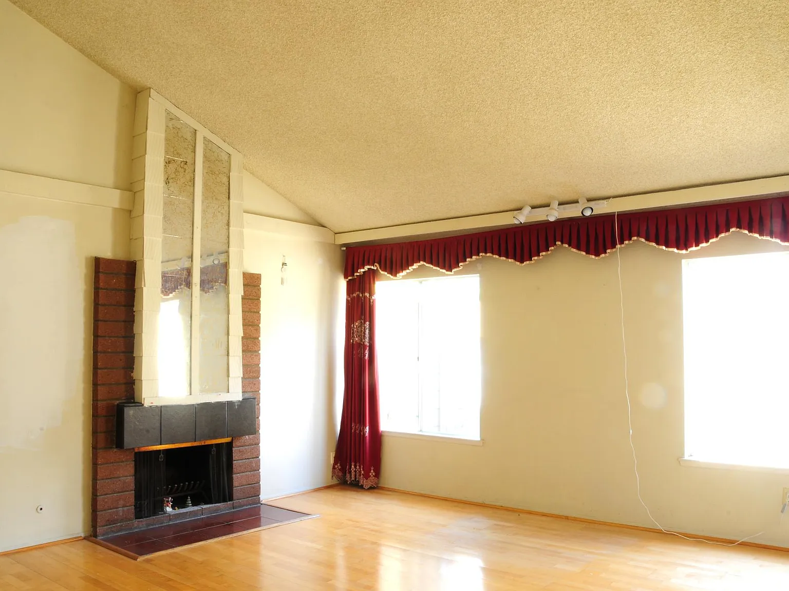 4 bed, 1574 sqft, $4,375 — Photo 4