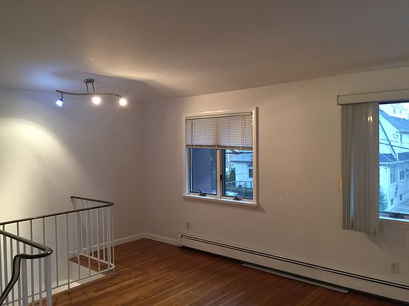4th image of 2215 Lee St #2FL
