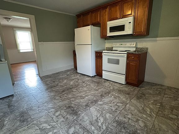 4th image of 46 Old Amherst Rd APT 3