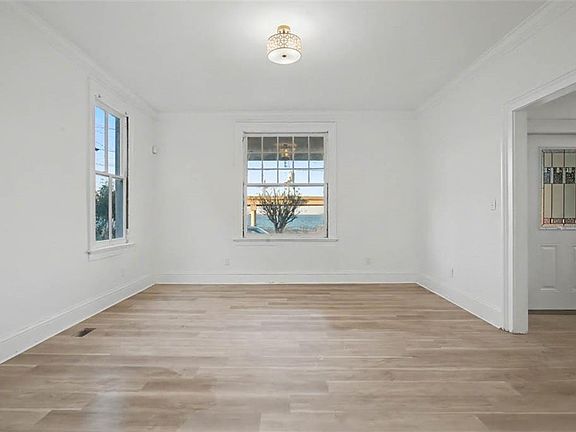 4th image of 2709 Bayview Blvd