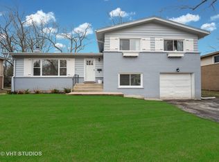 1335 Charing Cross Rd, Deerfield, IL 60015